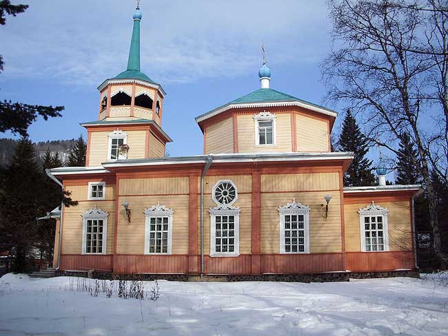 Свято-Никольский храм в пос. Листвянка