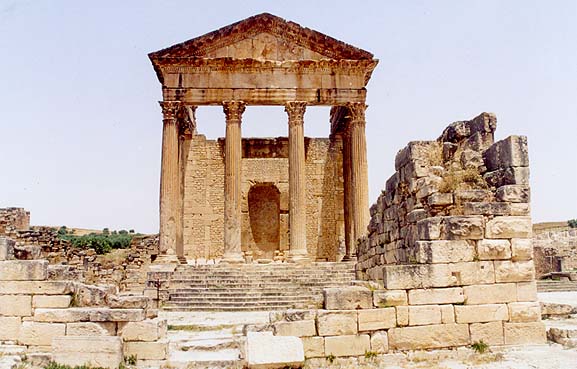 Руины древнеримских базилик в г. Дугга Руины древнеримских базилик в г. Дугга