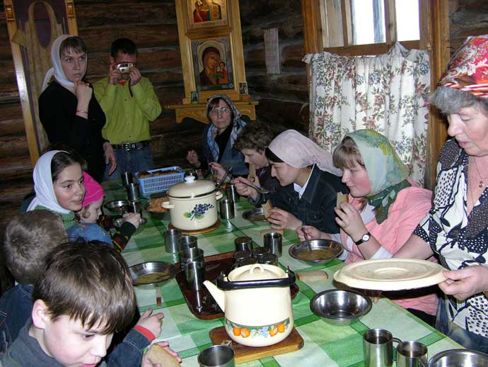 За трапезой За трапезой