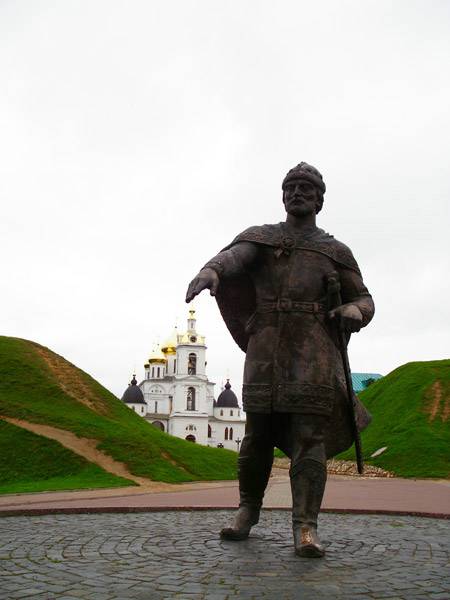 Памятник Юрию Долгорукому Памятник Юрию Долгорукому