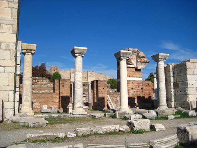 Сохранившаяся часть алтаря (там же)