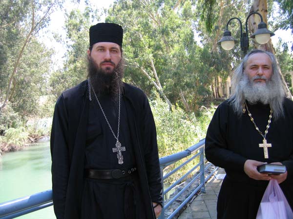  На берегу реки Иордан. Паломники из ТСЛ.