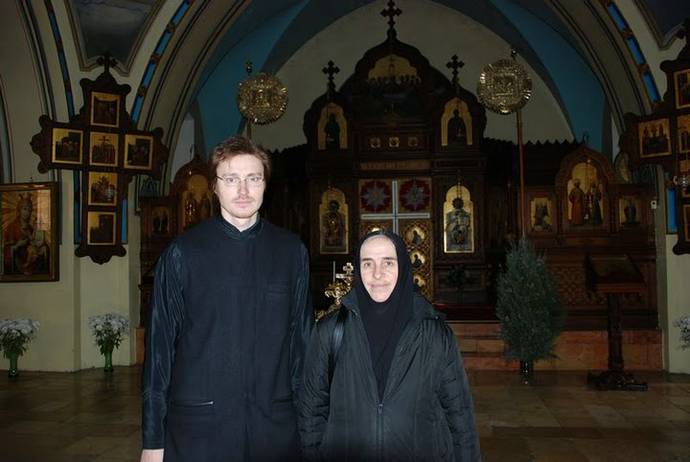 настоятель прихода Рождества Христова в Антверпене о. Андрей Елисеев с монахиней Горненского монастыря м. Алевтиной