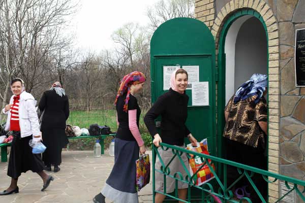 Входим в храм апостола Иоанна Боогослова в Ремовке