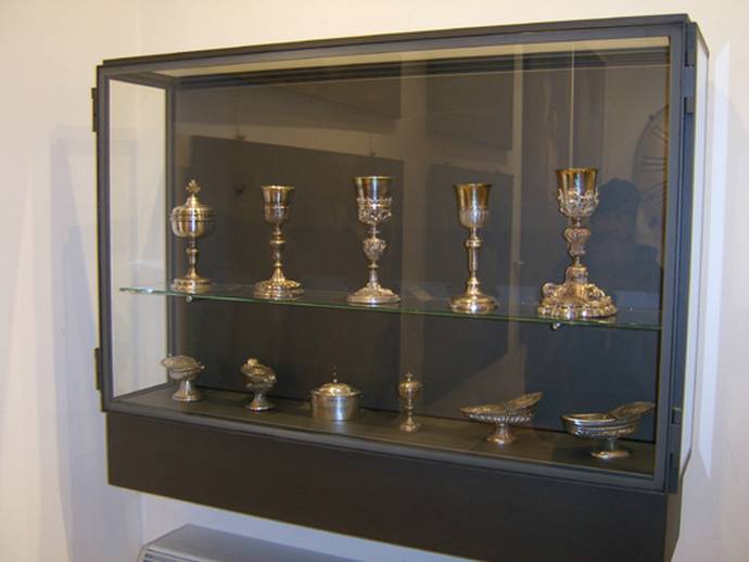 Музейные экспонаты в Базилике Св. Ап. Фомы в г. Ортона Музейные экспонаты в Базилике Св. Ап. Фомы в г. Ортона