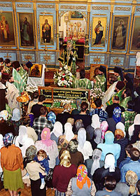 Праздничная Литургия 21 августа 2003 г. в годовщину обретения святых мощей преподобного Варлаама Чикойского. Праздничная Литургия 21 августа 2003 г. в годовщину обретения святых мощей преподобного Варлаама Чикойского.