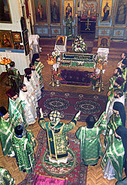 Праздничная Литургия 21 августа 2003 г. в годовщину обретения святых мощей преподобного Варлаама Чикойского. Возглавляет службу Преосвященнейший Евстафий, епископ Читинский и Забайкальский. Вознесенский храм (бывший кафедральный собор). Праздничная Литургия 21 августа 2003 г. в годовщину обретения святых мощей преподобного Варлаама Чикойского. Возглавляет службу Преосвященнейший Евстафий, епископ Читинский и Забайкальский. Вознесенский храм (бывший кафедральный собор).