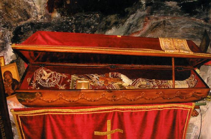 Монастырь Острог. Мощи святителя Василия Острожского Монастырь Острог. Мощи святителя Василия Острожского