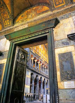 Большой императорский вход в храм Святой Софии Большой императорский вход в храм Святой Софии