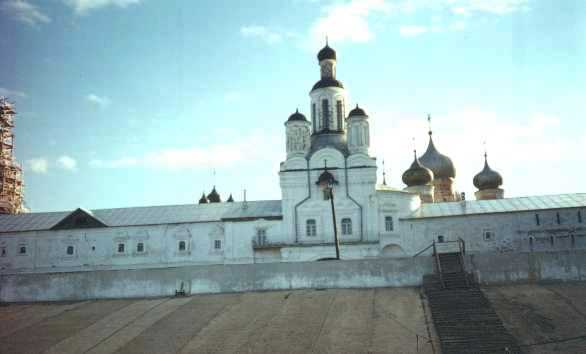 Надвратный храм Архангела Михаила