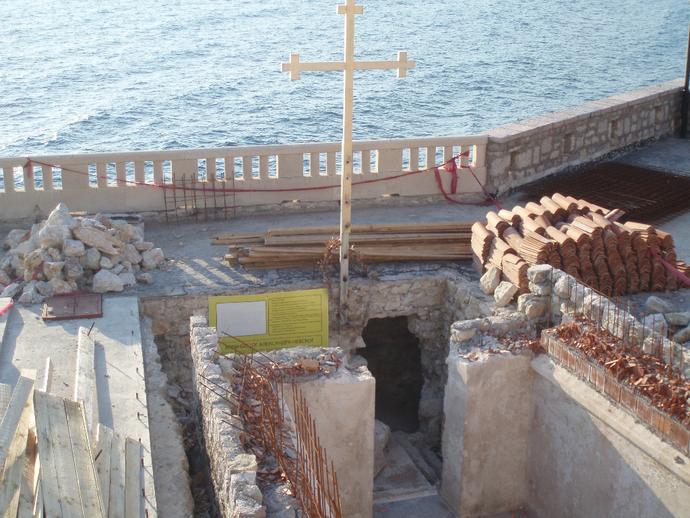 На месте храма Александра Невского На месте храма Александра Невского