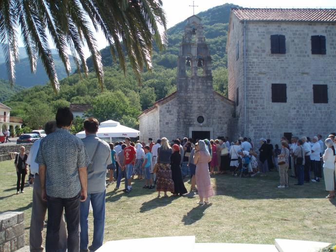 Служба митрополита Амфилохия в Видовдан. Монастырь Ластва Служба митрополита Амфилохия в Видовдан. Монастырь Ластва