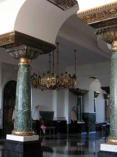 Внутреннее убранство храма.